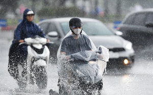 Dự báo thời tiết ngày 16/9: Mưa dông tiếp diễn ở nhiều nơi, xuất hiện vùng áp thấp trên Biển Đông