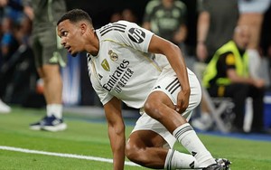 Hậu vệ hay nhất nước Anh phải rời sân chỉ sau 3 phút ra mắt ở Champions League