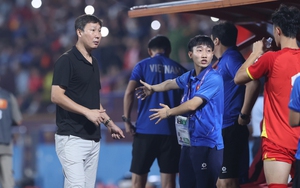 HLV Kim Sang Sik mong V-League sớm trở lại