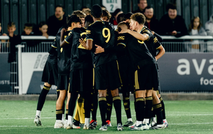 Đội hình MU có cả con trai huyền thoại CLB bị đối thủ hạng dưới đánh bại