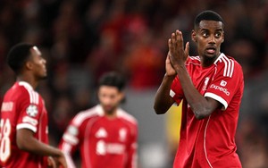 Hàng công Liverpool: Đừng vội chê bai Isak!