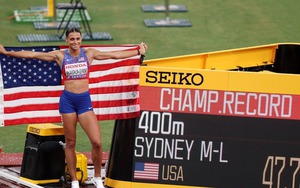 Huyền thoại điền kinh Mỹ làm nên lịch sử trên đường chạy 400m nữ