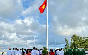 Lễ Thượng cờ Tổ quốc, dâng hương Bác Hồ tại Đặc khu Cô Tô
