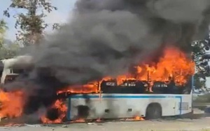 Xe giường nằm bất ngờ bốc cháy khi đang lưu thông trên Quốc lộ 18