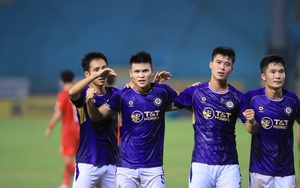 2 tuyển thủ Việt Nam ghi bàn ở derby thủ đô, HLV Kim Sang Sik nhận tin vui trước trận đấu quan trọng