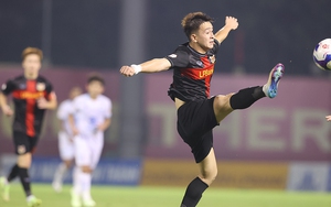 Đội tuyển Việt Nam làm mới đôi cánh