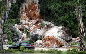 Ảnh hưởng bão số 9, ven biển tỉnh Quảng Ninh gây nguy cơ cao sạt lở đê, kè biển