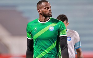 HLV Vũ Hồng Việt khen ngợi thủ môn cao 1m98 của Nam Định