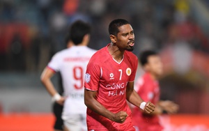 Cao Quang Vinh vỡ òa cảm xúc, Đình Trọng thừa nhận áp lực khi làm đội trưởng