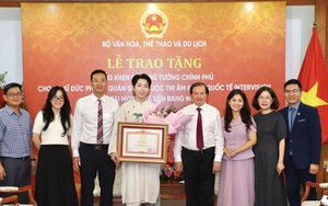 Đức Phúc nhận Bằng khen của Thủ tướng Chính phủ