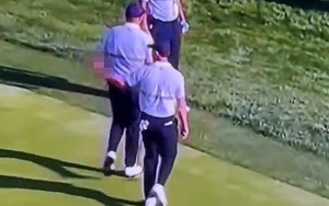 Golfer số 1 thế giới có hành động khiếm nhã với người hâm mộ