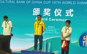 Làm nên lịch sử với chức vô địch thế giới, kỳ thủ cờ tướng Việt Nam được truyền thông Trung Quốc khen ngợi