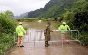 Bão số 10: Quảng Trị đã có 4 người mất tích, bị thương và 8 nhà dân tốc mái