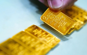 Đồng USD yếu đẩy giá vàng lên chạm mức cao kỷ lục