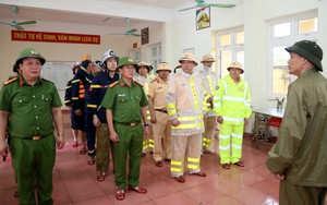 Quảng Trị: Tập trung tìm kiếm 9 thuyền viên mất tích trên 2 tàu cá bị chìm