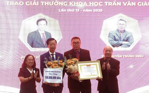 Trao Giải thưởng khoa học Trần Văn Giàu cho 2 giảng viên Trường Đại học An Giang