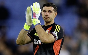 Emiliano Martinez đã tự hủy hoại bản thân lẫn đội bóng