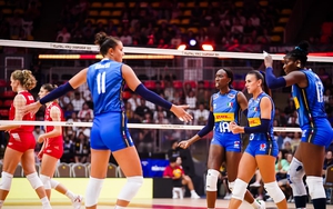 Đội bóng chuyền số 1 thế giới thắng trận thứ 34 liên tiếp, vào bán kết World Championship 2025