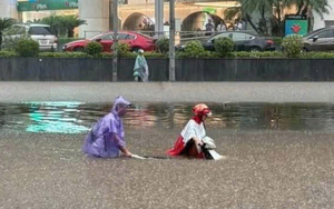 Hà Nội và các tỉnh phía Bắc ngập sâu sau trận mưa xối xả do hoàn lưu bão số 10