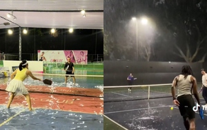 Trời mưa lớn, sân ngập úng nhưng nhiều người vẫn chơi pickleball