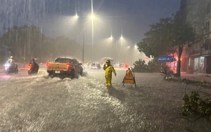 Cảnh báo mưa dông kèm lốc sét, cục bộ mưa lớn tại nội thành Hà Nội