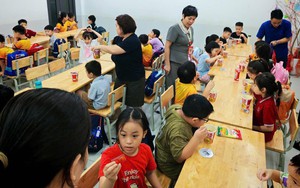 Hàng loạt trường học Hà Nội trông giữ và chăm sóc học sinh qua đêm 