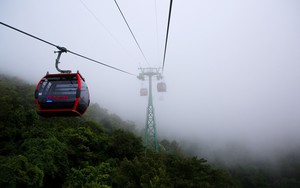 Tạm dừng hoạt động leo núi Bà Đen do mưa bão