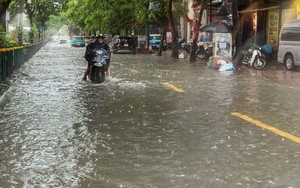 Ảnh hưởng bão số 10: Hà Nội mưa lớn, lệnh báo động lũ sông Tích, sông Bùi