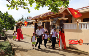 Rộn ràng khai giảng năm học mới ở đặc khu Trường Sa