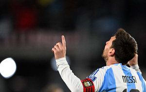 Messi suýt lập hat-trick trong trận cuối cùng trên sân nhà cùng Argentina