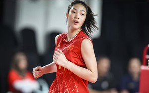 Sao bóng chuyền Việt Nam 17 tuổi cao gần 1m9 tỏa sáng sau khi trở về từ giải thế giới