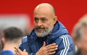 HLV đầu tiên ở Ngoại hạng Anh mất việc chỉ sau 3 vòng