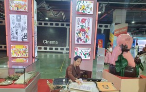 Tranh Đông Hồ hút khách tại Triển lãm thành tựu đất nước