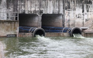 Hà Nội bắt đầu bổ cập nước hồ Tây vào sông Tô Lịch