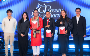 Nữ sinh thể hiện tài sắc qua vòng thi tài năng Duyên dáng Ngoại thương 2025