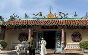 Giới trẻ ưa thích chụp ảnh tại các không gian cổ kính ở Lâm Đồng