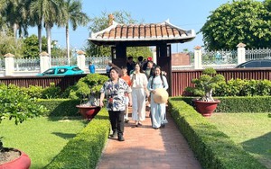 Giới trẻ ưa thích chụp ảnh tại các không gian cổ kính ở Lâm Đồng