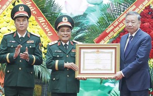 Tổng Bí thư trao Danh hiệu Anh hùng Lực lượng Vũ trang Nhân dân cho Tổng cục Hậu cần - Kỹ thuật