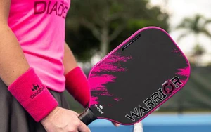 Phát hiện vợ ngoại tình nhờ... chiếc vợt pickleball