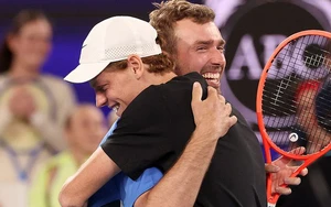 Tay vợt nghiệp dư gây địa chấn khi đánh bại Sinner để bỏ túi tiền thưởng 1 triệu USD
