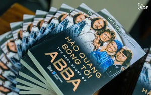 Cuốn sách tái hiện 'hào quang và bóng tối' của ban nhạc ABBA
