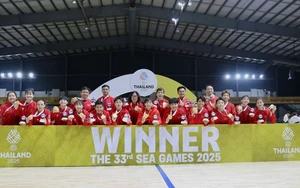 Đội Việt Nam đứng cạnh 3 ĐT dự World Cup ở giải thưởng lớn sau khi giành HCV SEA Games