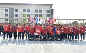 Lãnh đạo Bộ VHTTDL thăm, động viên đoàn TTNKT Việt Nam tham dự ASEAN Para Games lần thứ 13