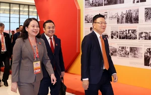 Đại hội XIV của Đảng: Đại biểu đến dự phiên thảo luận tại hội trường về các văn kiện Đại hội