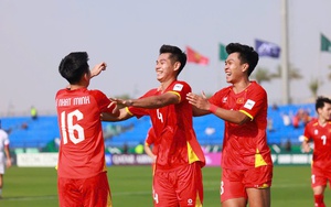 Lý Đức xung phong chăm sóc Hiểu Minh trong thời gian điều trị chấn thương