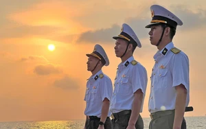 Chiến sĩ Vùng 5 - Vững chắc bảo vệ chủ quyền, tích cực tăng gia, sản xuất