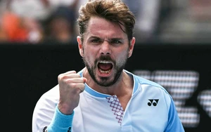 Cựu vô địch Grand Slam tranh thủ... uống bia trong khi thi đấu ở Australian Open 2026