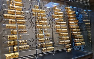 Vàng, bạc và bạch kim đồng loạt lập đỉnh mới