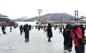 Hàn Quốc: Lễ hội câu cá băng Hwacheon cán mốc 1 triệu du khách 