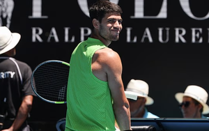 Alcaraz bị phát hiện sử dụng thiết bị cấm ở Australian Open 2026